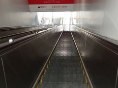 -新百广场(地铁站)