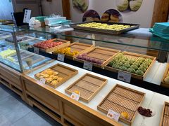 面包甜点陈列柜-南宋胡记(杭州河坊街店)