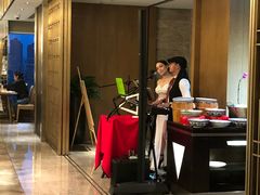 菲律宾籍驻唱-都会尚膳·海鲜自助餐厅(重庆万豪酒店)