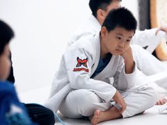 -菠萝格斗巴西柔术训练馆