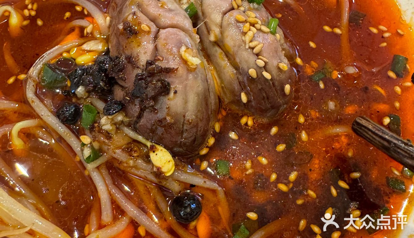 谁能拒绝热辣滚烫的大碗麻辣拌呢