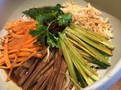 鸡丝凉米线-云海肴·汽锅鸡·云南菜(天山百盛优客店)