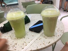 牛油果香蕉奶昔-Natural Moment天然果汁(天汇广场igc店)