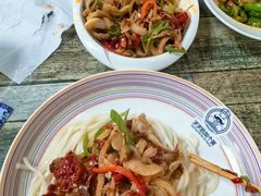 -歹歹的加个面过油肉拌面