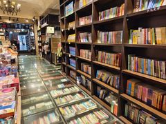 -钟书阁(松江泰晤士小镇店)