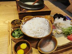 蒙自过桥米线-麦麦山云南菜(复地活力城店)