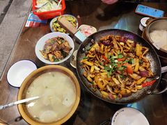 -富正毅三下锅·湘西韵味(天门山索道店)