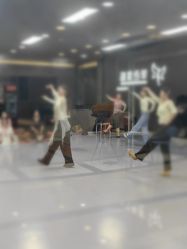 -单色舞蹈