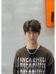 -一家只做男发烫染的店