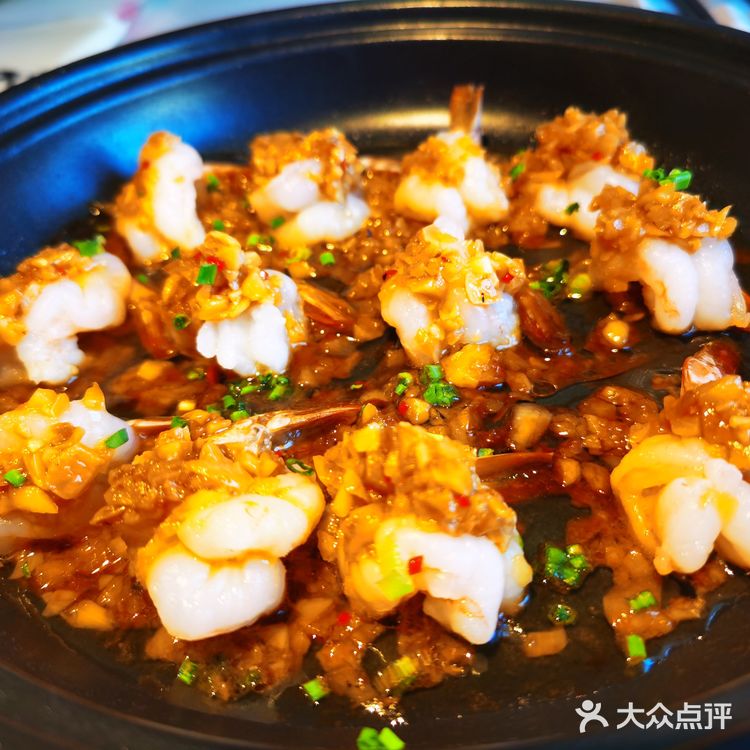 有一点点辣。紫米芋奶青菜钵青菜有点苦，芋头很粉
