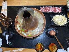 -果松木炭酸菜铜火锅·外婆参鸡汤