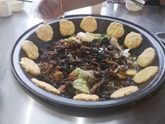 -粘豆包柴火铁锅炖