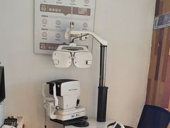 -LOOK眼镜·蔡司依视路配镜(宝山万达店)