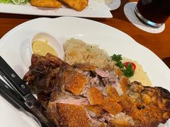 德式烤猪肘配酸菜土豆泥-申德勒加油站西餐厅(日坛路总店)