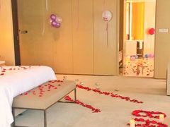 -花间阁鲜花气球连锁(两路口上清寺急市救中心店)