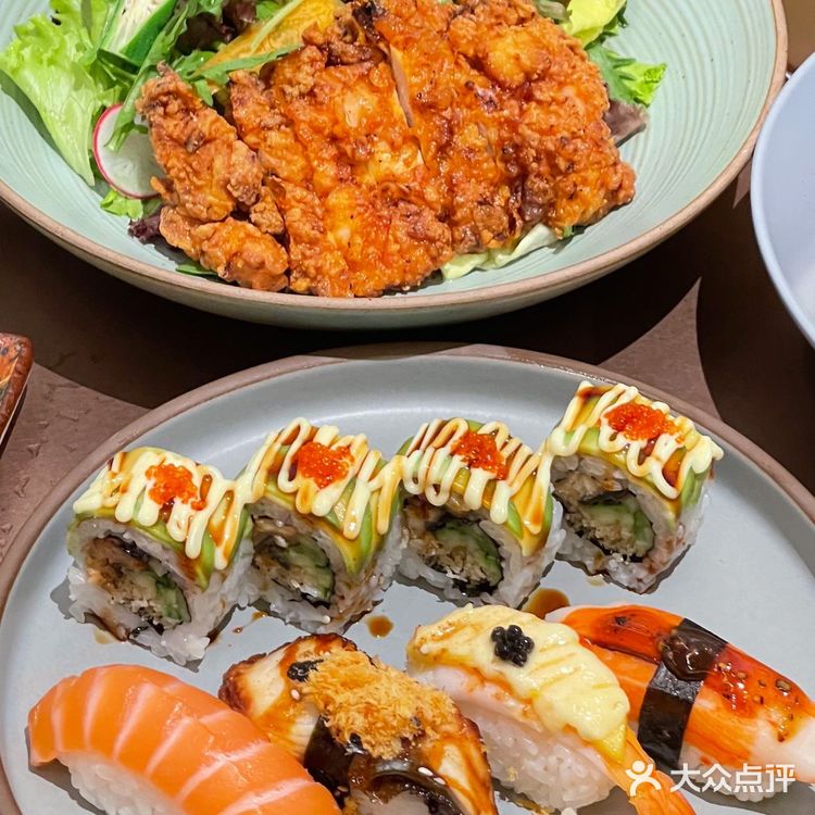 主要是我们爱吃 店里人挺多的,人多热闹!