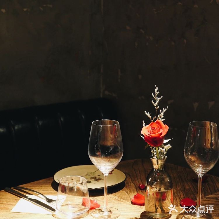 五角场小情侣圣诞约会好去处，先吃个牛排吧