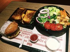 -The Habit Burger Grill 哈比特汉堡(复兴soho店)