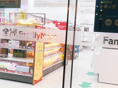 -全家便利店(洛川东路店)