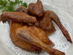 红烧乳鸽-轩记海鲜餐厅·四十五年老字号·经典粤菜(西区彩虹店)
