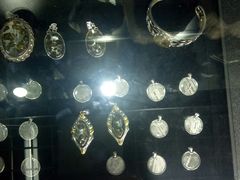 -志强陨石馆(双季花艺店)