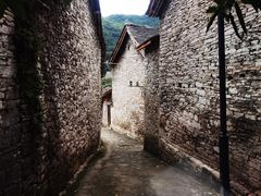 -高荡千年布依古寨旅游景区