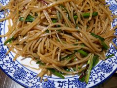 土豆丝-东口码头·烧鸽子·鱼头泡饼·地方菜(金鹰悦城店)