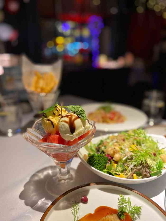 v  play house音乐餐厅-"[薄荷]环境:环境非常高大上,周六晚上.