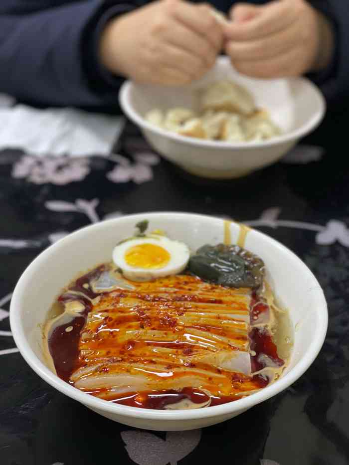 何老二卤汁凉粉-"「卤汁凉粉」传说中的暗黑料理,对于猎奇心.