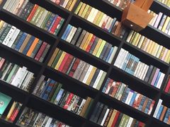 -钟书阁(松江泰晤士小镇店)