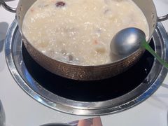 -洪氏嗨捞·广东猪肚鸡·椰子鸡火锅(西咸万象城店)
