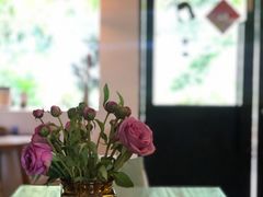 -彳亍咖啡·这里(水湾路店)