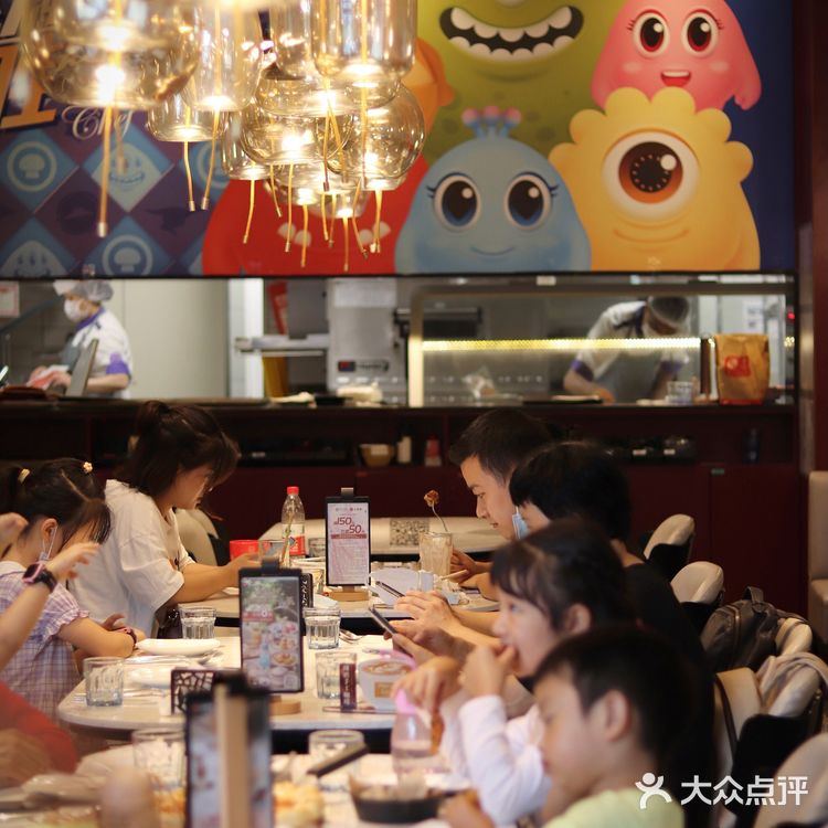 必胜客全新手拍比萨真的太顶了‼️每一块比萨都是现点现拍✔️