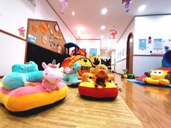 -抱抱熊托育中心(大悦城店)