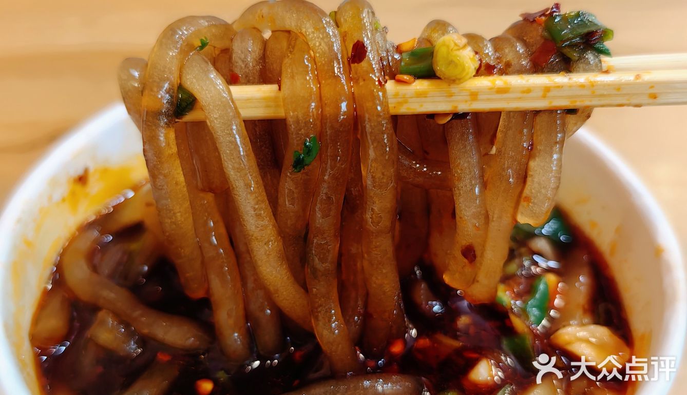来一碗热腾腾的酸辣粉