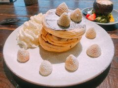 白雪草莓舒芙蕾松饼-MIKAKU(万达广场上海宝山店)