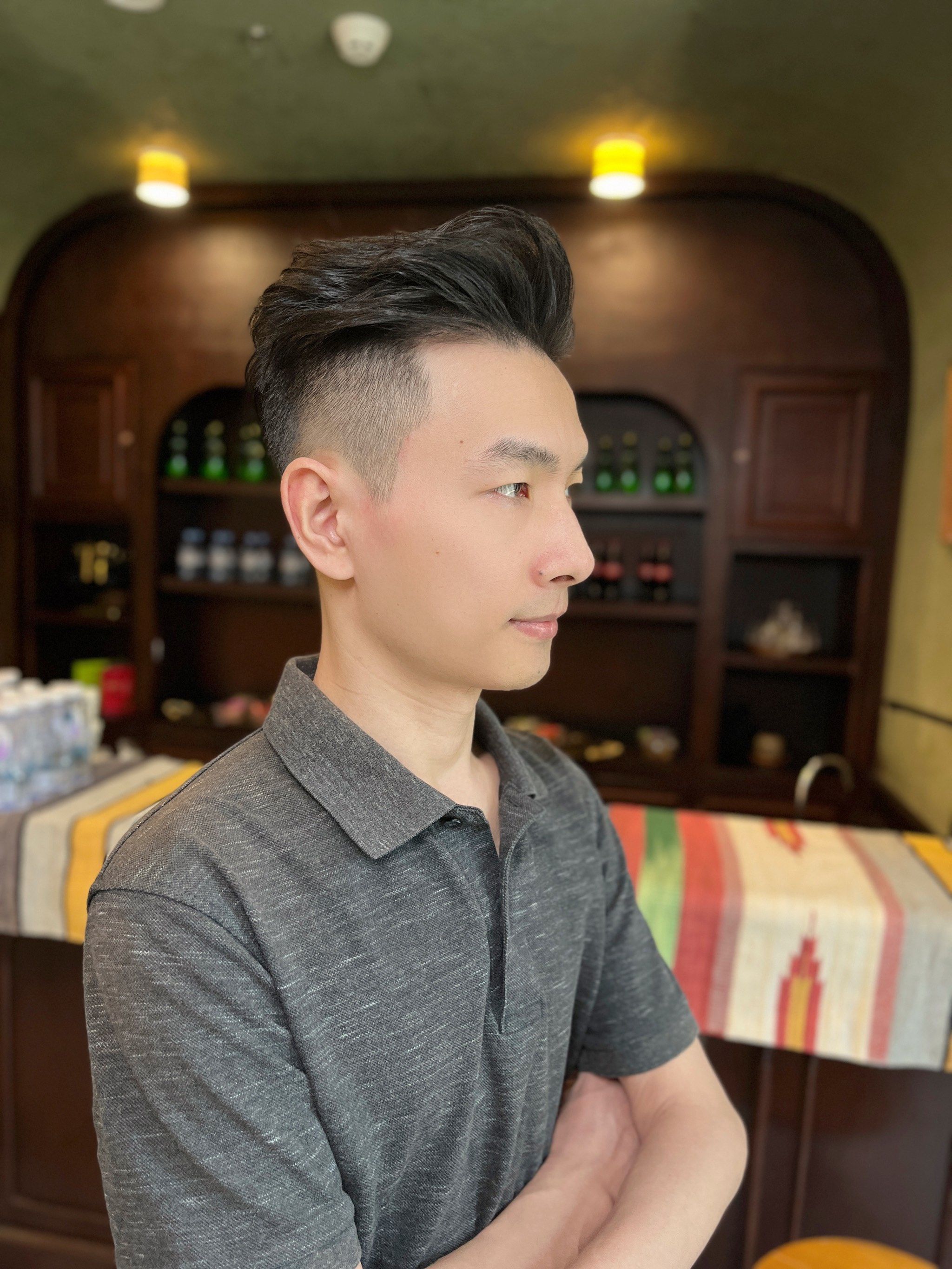 港风侧背头发型