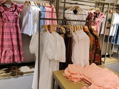 -URBAN REVIVO(济南领秀城贵和购物中心店)