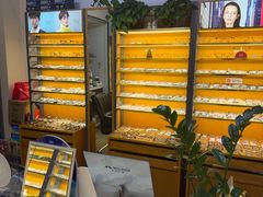 -优医视平价眼镜蔡司依视路折扣工厂店(十里堡店)