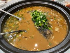 招牌秘制鱼头砂锅-老大同酒家·糟卤·本帮菜(中山公园店)