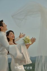 -现代经典婚纱摄影