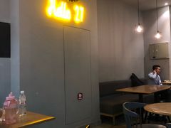 大堂-HELLO 27 意面·沙拉·帕尼尼