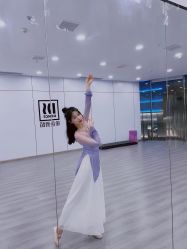-单色舞蹈