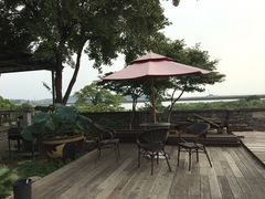 -亮河湾山庄