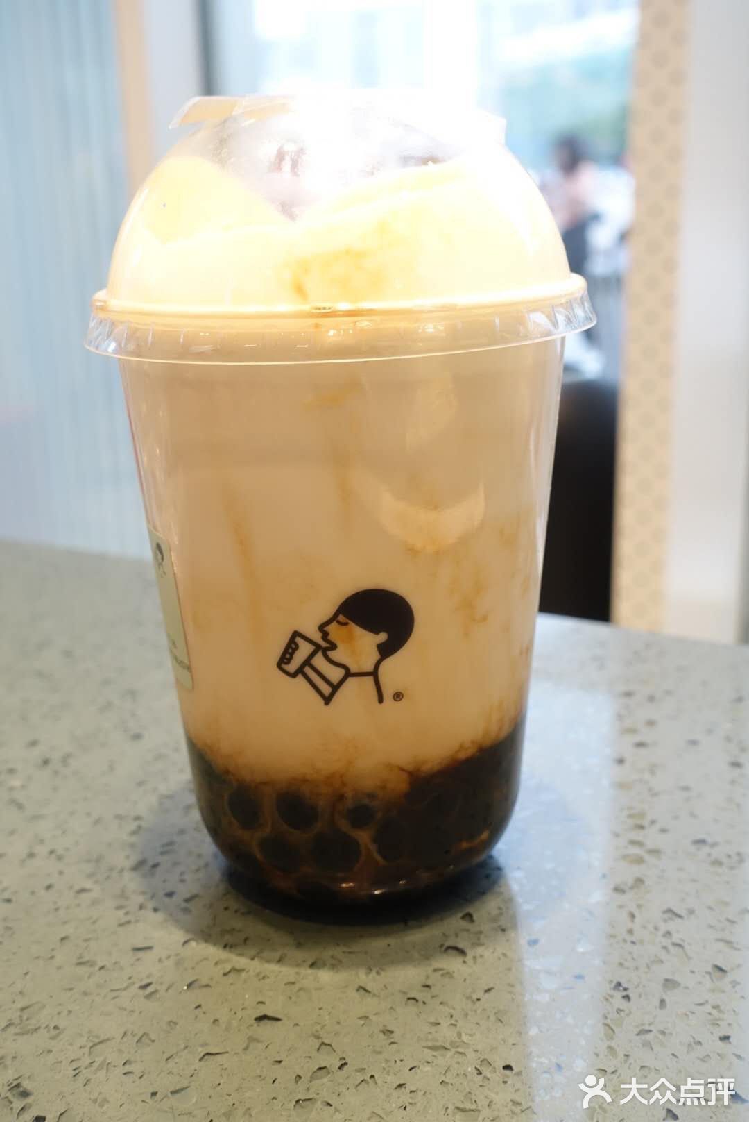 经过一桌人的比对反正就是喜茶完胜了一芳奶茶