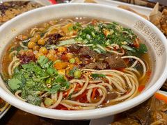 张飞牛肉面-爆炸头阿姨小四川正宗川味小吃(无任何分店)