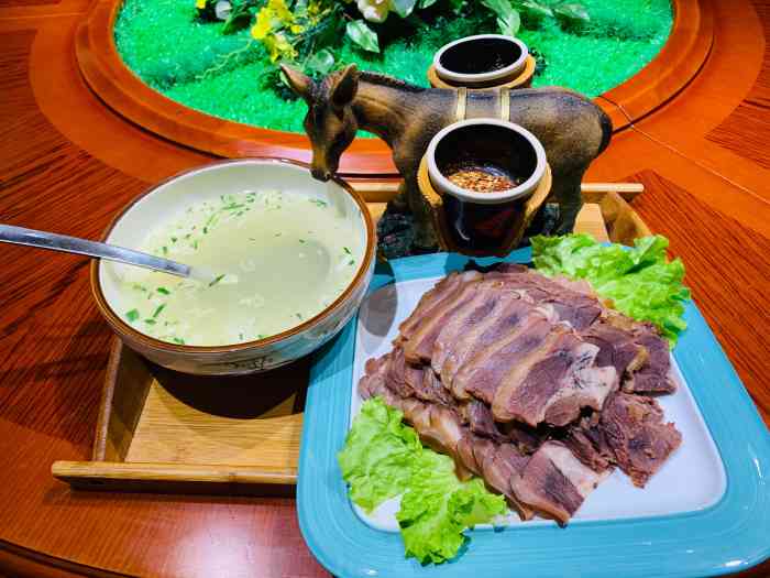 乔家小院(滨河路店)-"首选有足够的停车位包间很多,服务态度一.