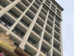 -地中海阳光大酒店(南昌红谷滩学府大道地铁站店)