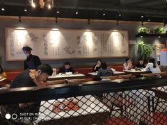 大堂-渝是乎酸菜鱼·川渝小炒(新世界百货望京店)