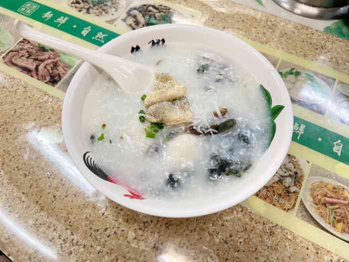 道滘鱼粥(厚街店)-"超级多人的店!街坊为主!环境也卫生,灯光.